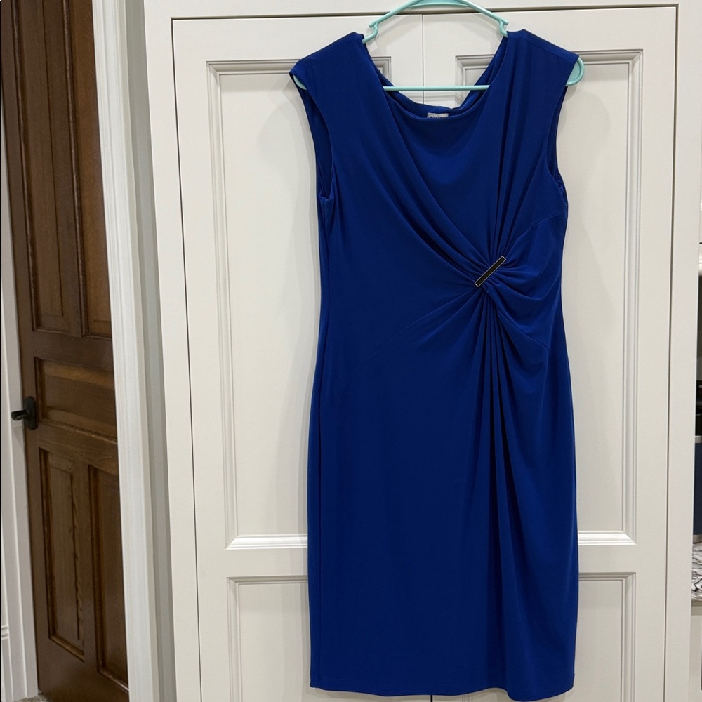 Anne Klein Sleeveless Royal Blue Sheath Dress with Ruched waist & Brooch size 8